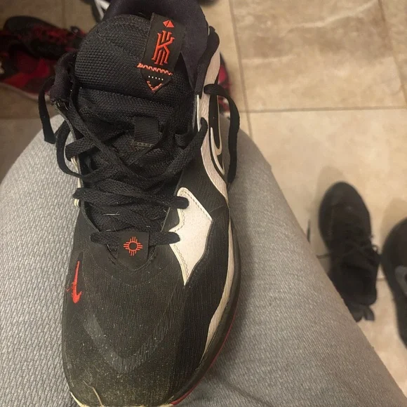 Nike Men’s Black, White & Red Low-Top Sneakers - Picture 3 of 6